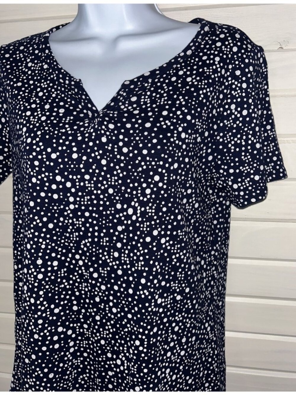 by Chico's Sz 1 (MEDIUM) Blue White Dappled Dots Split Neck 100% Cotton Tee EUC